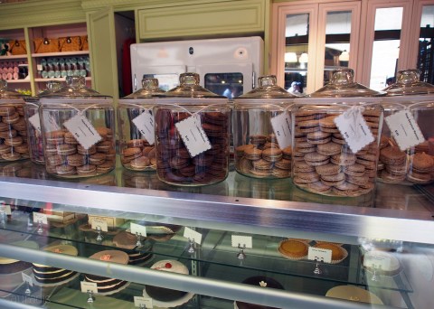 Naturally colored macarons :o