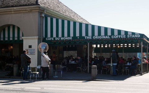 3-cafe-du-monde